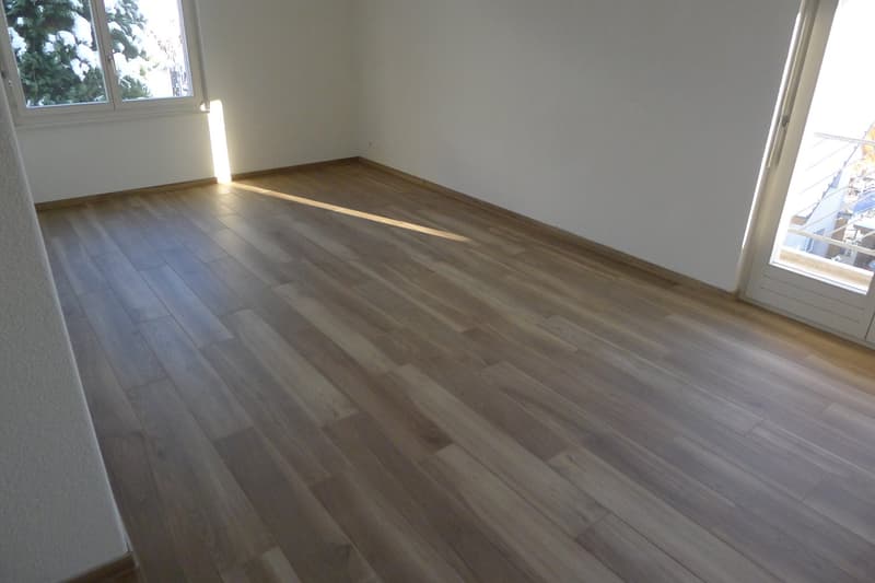 Grosse 4-Zimmer-Wohnung mit Balkon und Kamin, TOP-Lage in Steffisburg (6)