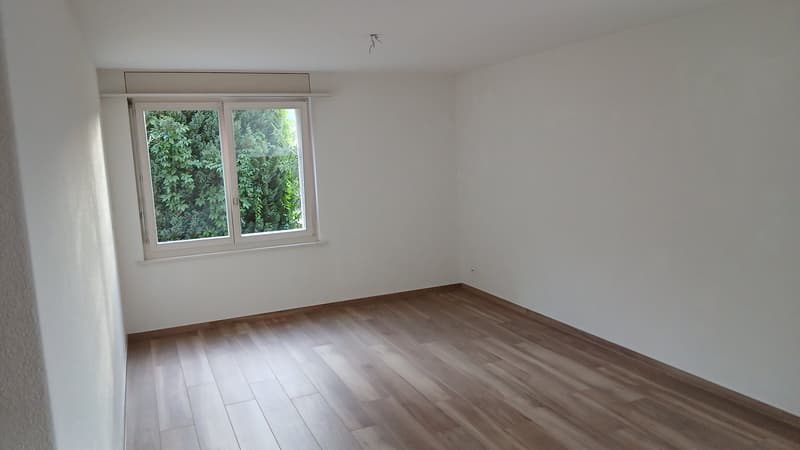 Grosse 4.5 -Zimmer-Wohnung mit Balkon und Kamin, TOP-Lage in Steffisburg (10)