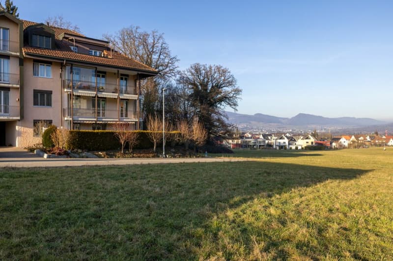 Vivre est agréable directement dans la zone agricole : à seulement 20 minutes à pied de la gare d'Olten (2)