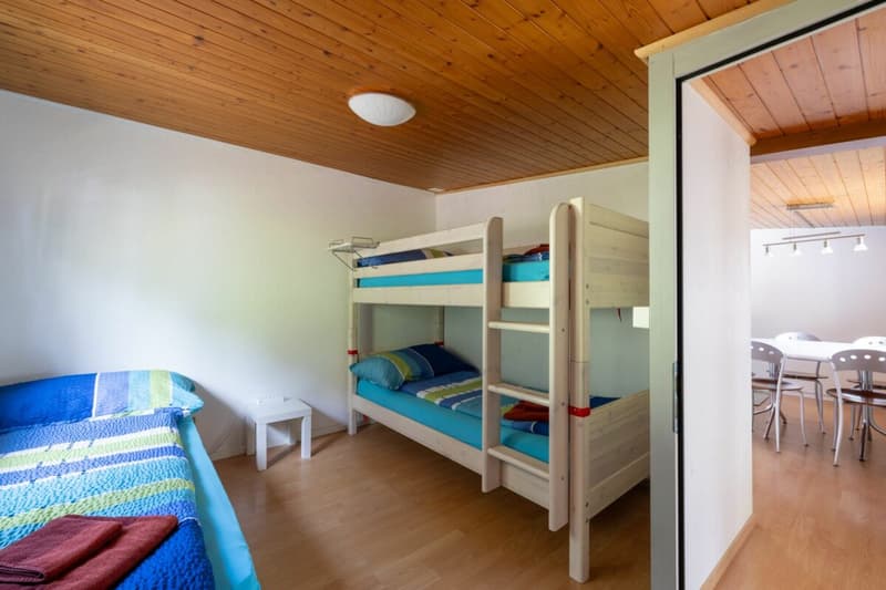 3.5-Zimmer-Bungalow mit Doppelparzelle im Caravaning Gletterens (7)