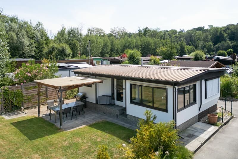 Schönes 3.5-Zimmer-Bungalow an ruhiger Lage im Caravaning Gletterens (1)