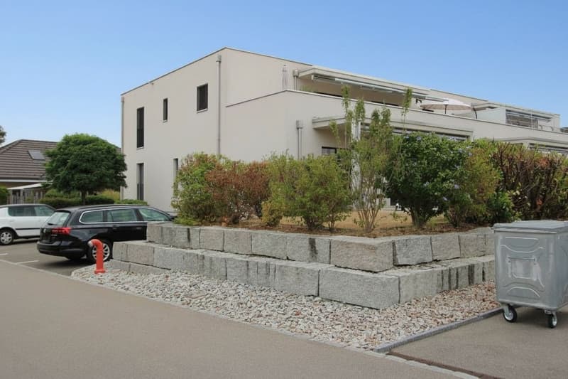 Hochwertige 2.5-Zi-Gartenwohnung mit Autoeinstellplatz und Hobbyraum (1)