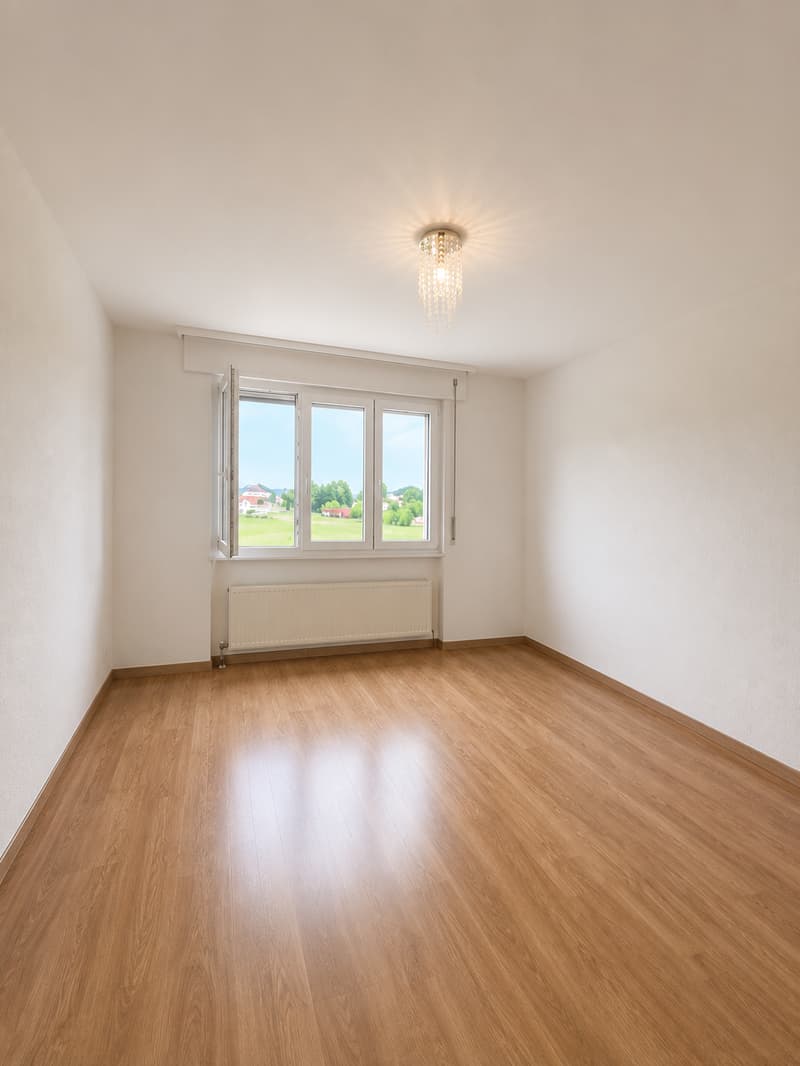 Charmant appartement de 3.5 pièces avec balcon et vue dégagée à Villaraboud (6)