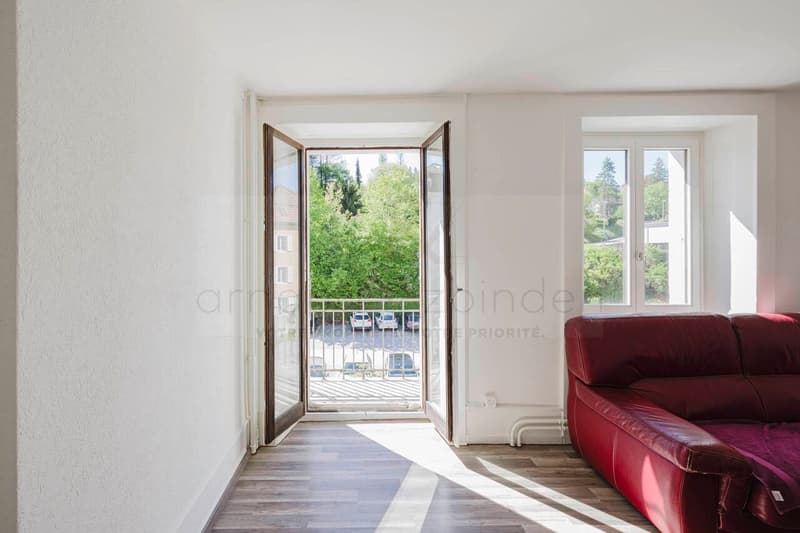 Rental building with a minimum yield of 5.5% (5)