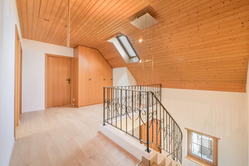 Casa unifamiliare di 6,5 locali con giardino da sogno e idromassaggio in una posizione inedificabile (9)