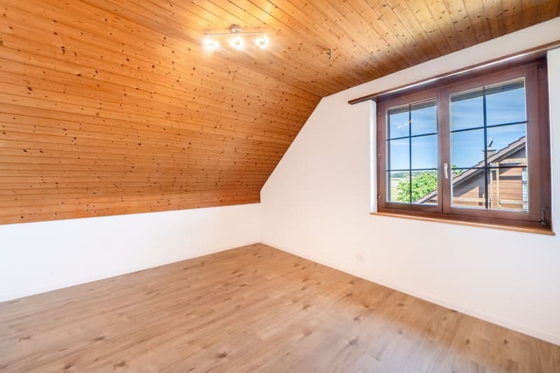 Casa unifamiliare di 6,5 locali con giardino da sogno e idromassaggio in una posizione inedificabile (13)
