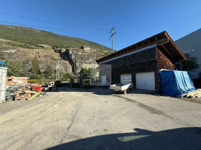 Halle à industrielle à vendre à Saint-Léonard