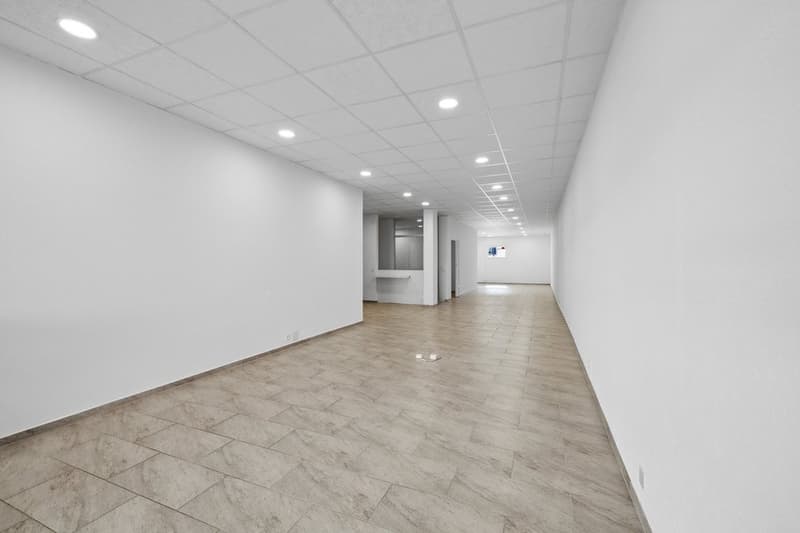 Spazio commerciale attraente direttamente sulla strada principale a Birsfelden (6)