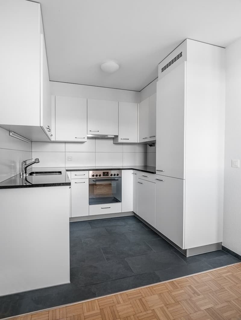 Tolle Wohnung mit grosszügigem Balkon an ruhiger Lage (3)