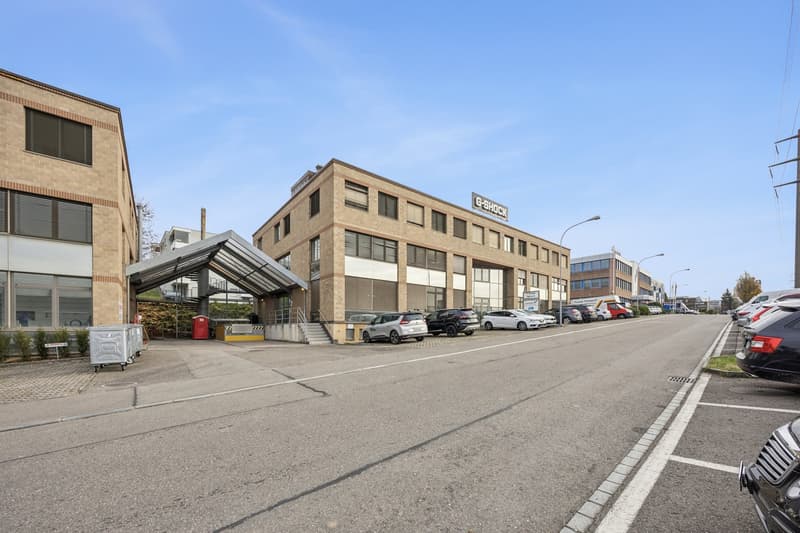 Espace commercial polyvalent de 269 m2 à Geroldswil (2)
