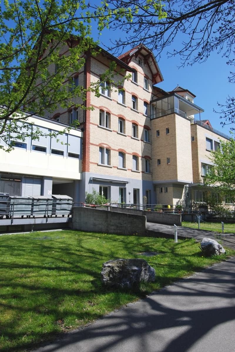 Spazio commerciale di alta qualità in affitto nel centro di Uster! (2)