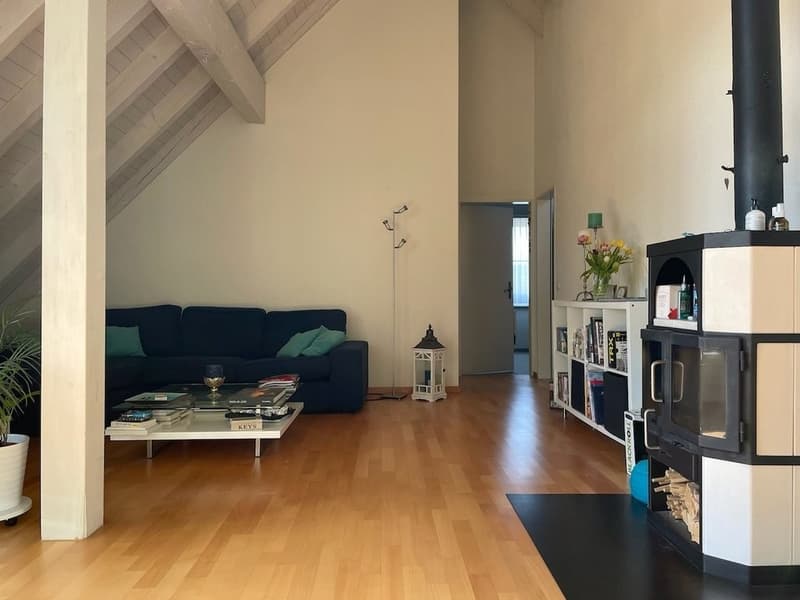 Charming 3.5-room attic apartment with fireplace in Bonstetten (4)