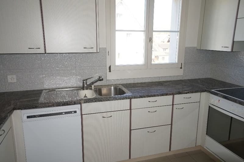 Charming 3.5-room attic apartment with fireplace in Bonstetten (5)