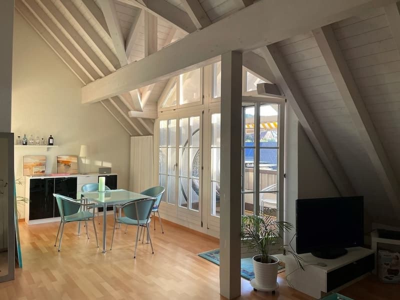 Charming 3.5-room attic apartment with fireplace in Bonstetten (3)