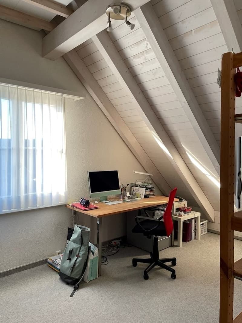 Charming 3.5-room attic apartment with fireplace in Bonstetten (6)