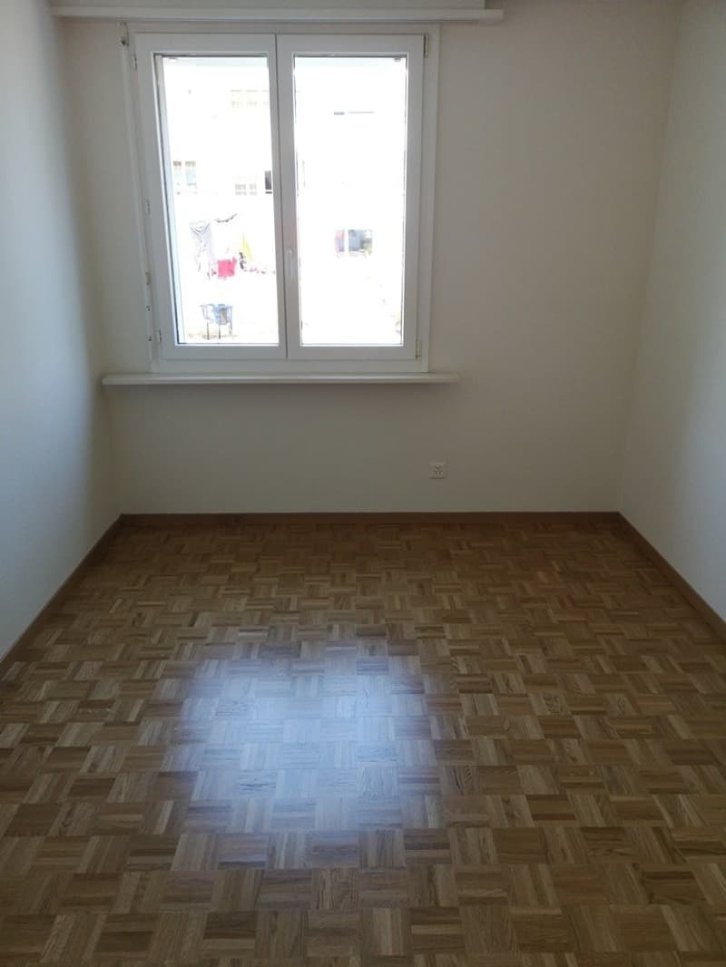 Grosszügige Wohnung mit Gartensitzplatz und Balkon zu vermieten (6)