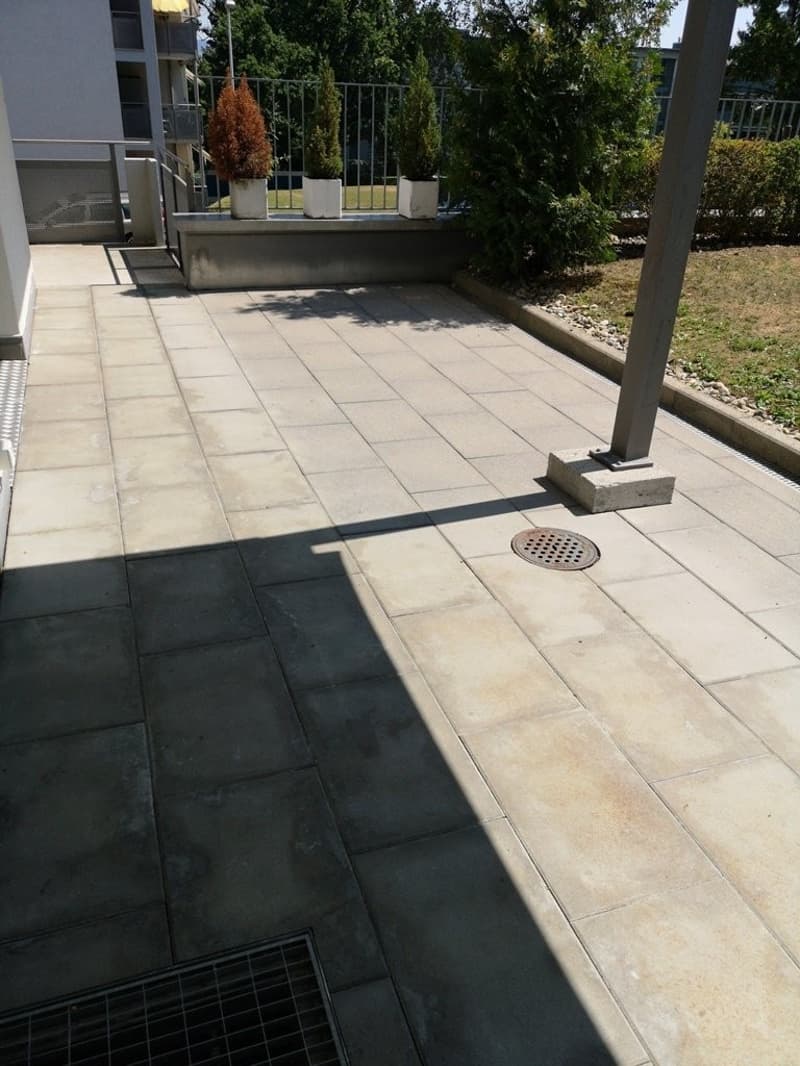 Grosszügige Wohnung mit Gartensitzplatz und Balkon zu vermieten (11)