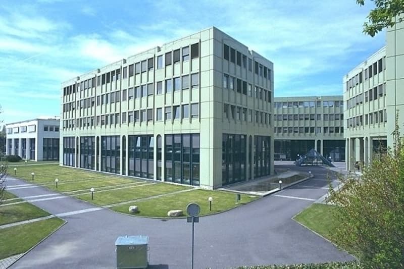 Place de parc intérieure à louer (2)