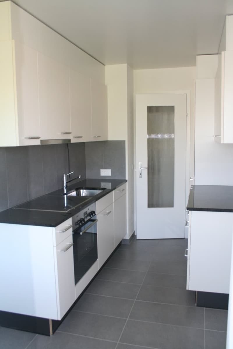 Beautiful apartment close to shops and highways (3)
