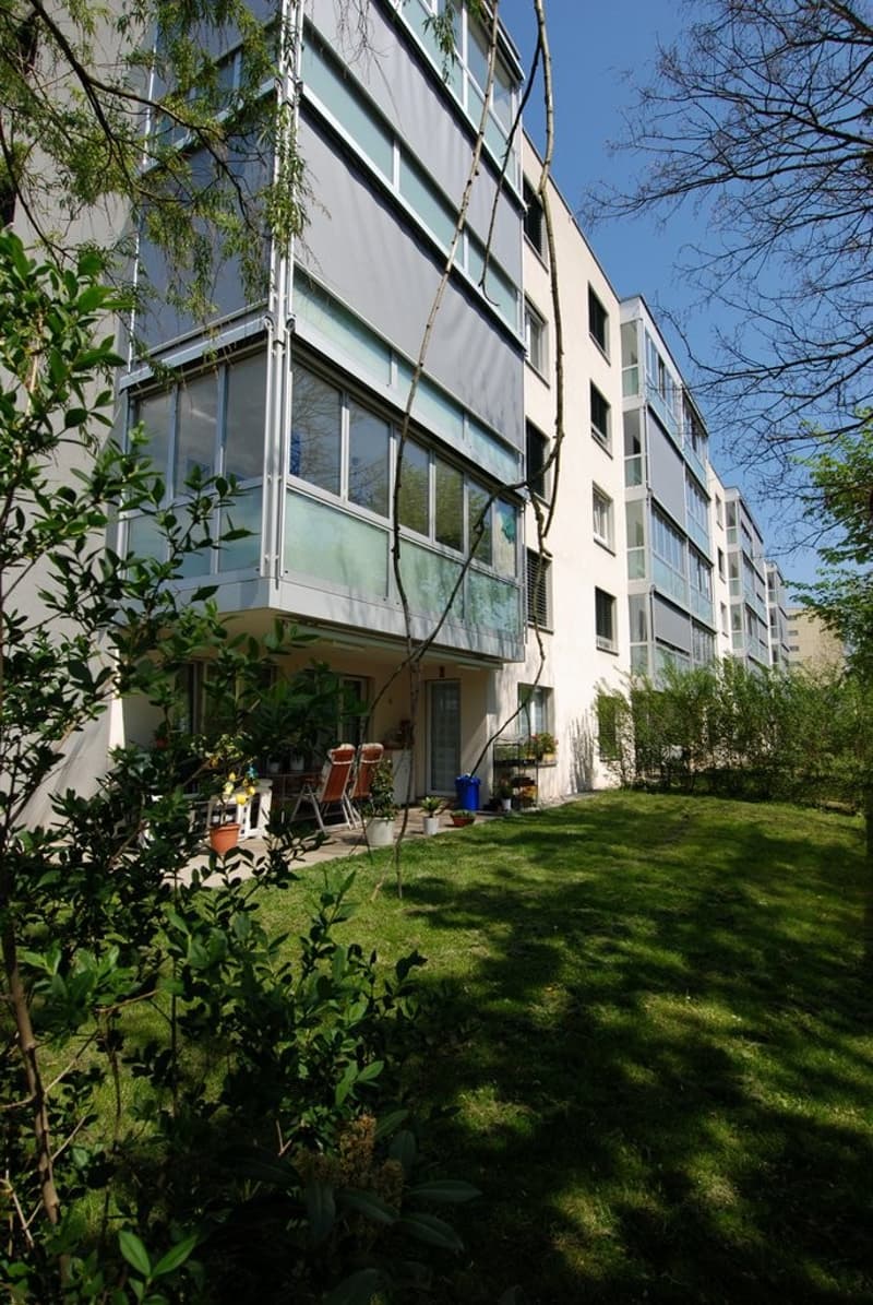 Wohnung mit 5.5 Zimmern im 2. Stock (2)