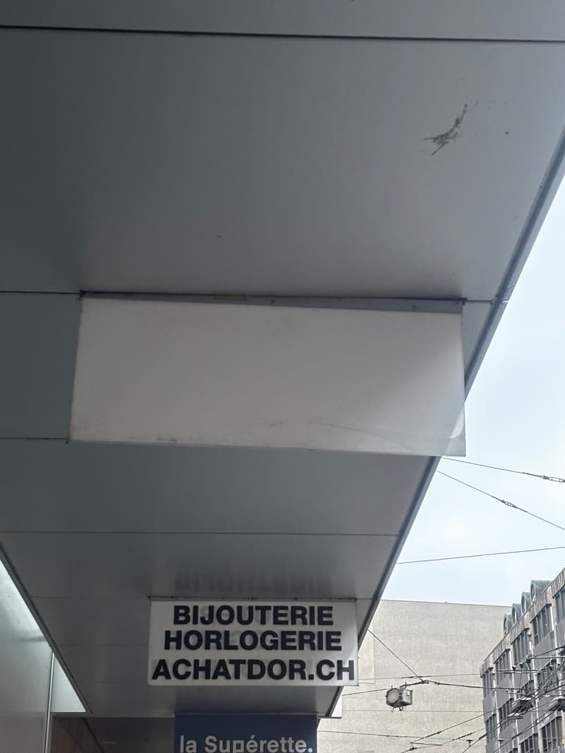 Insegna luminosa in affitto nel centro città (1)
