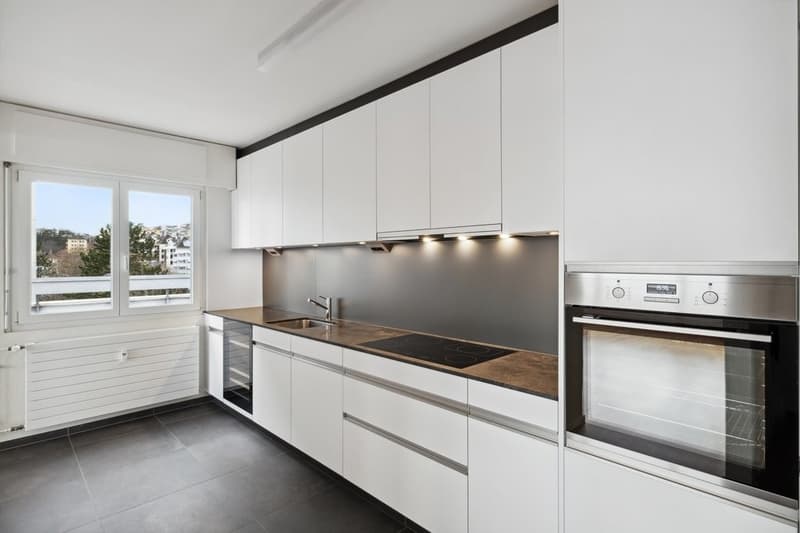 Grand 5.5 pièces lumineux avec terrasse et vue dégagée (2)