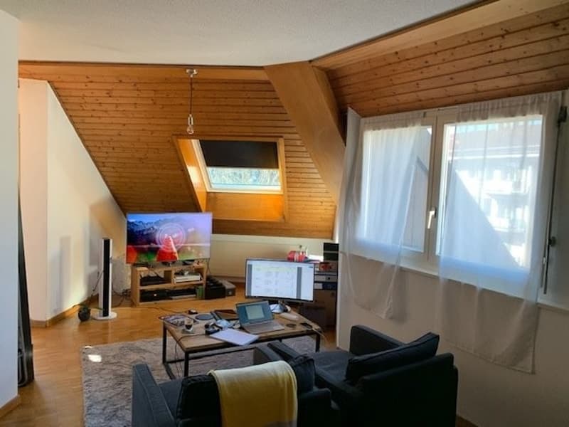 Spacious studio close to the train station with balcony (1)