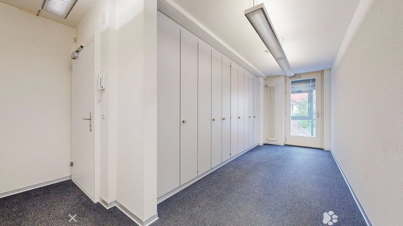 Gewerbeflaeche-in-Biel-Eingangsbereich.jpg