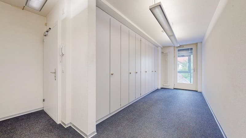 Gewerbeflaeche-in-Biel-Eingangsbereich.jpg