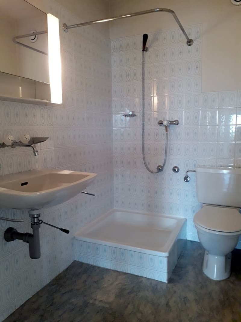 Great studio apartment with CHF 500 voucher for Brügg Center! (6)