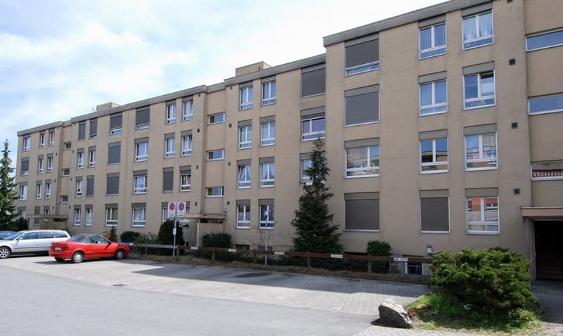 Motorradplatz in Einstellhalle zu Vermieten (1)