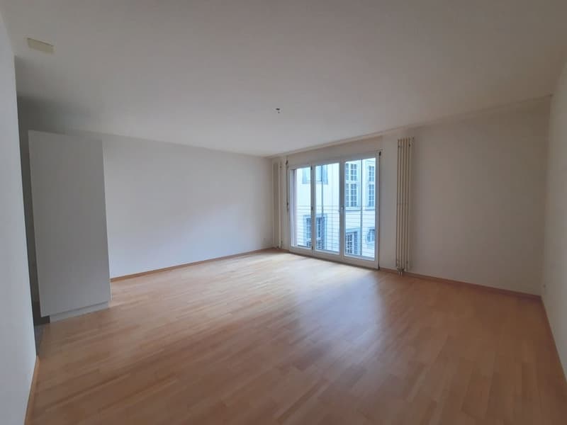 Wohnzimmer_2_aufgehellt.jpg