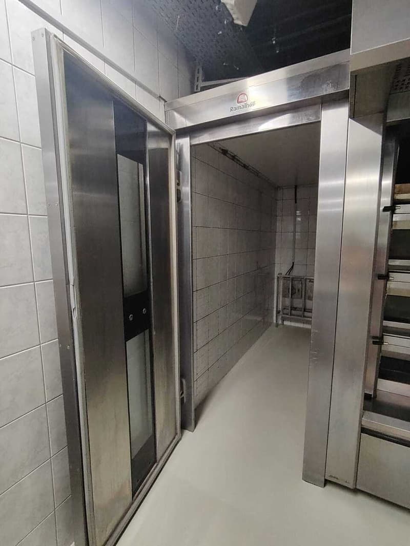 À remettre - Boulangerie / Pâtisserie entièrement équipée à Sion (13)
