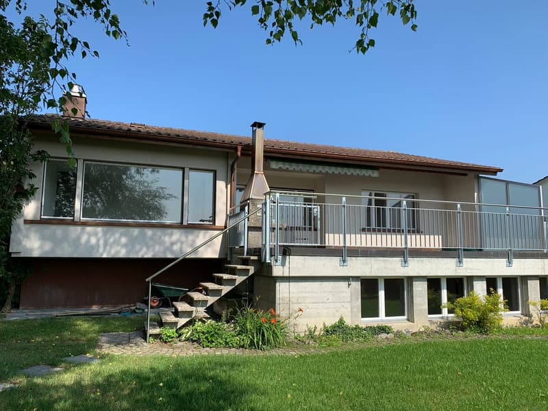 Einfamilienhaus zur Miete mit grossem Garten und Cheminée in Jegenstorf (2)