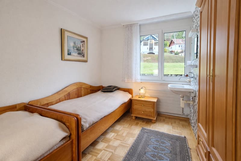 Charming 3.5-room cooperative apartment with mountain view (10)