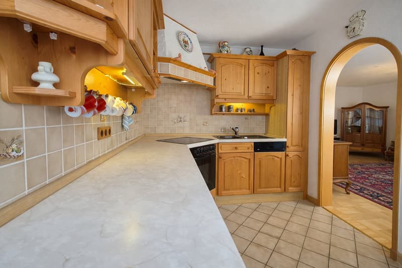 Charming 3.5-room cooperative apartment with mountain view (8)