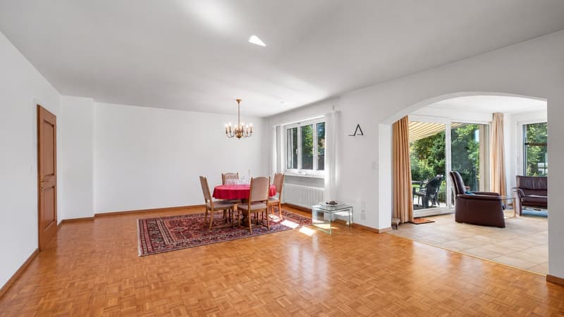 Charmantes 6.5-Zimmer-Einfamilienhaus mit Gartenoase, freistehend (6)