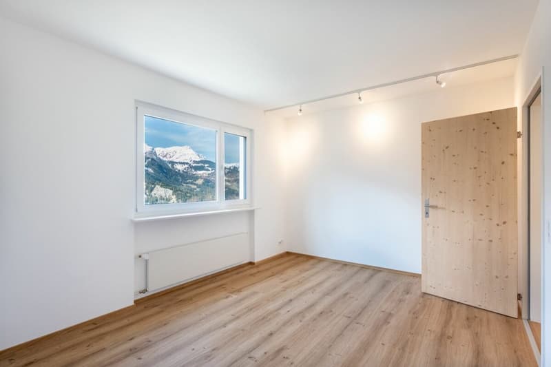 Vivre avec une vue dégagée. Appartement de 4,5 pièces rénové récemment près d'Arosa (9)