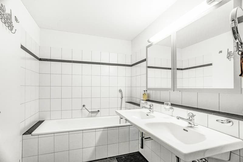 Bonaduz: Helle 4.5-Zimmer-Wohnung in grossem Balkon, Lift und eigenem Hobbyraum (9)
