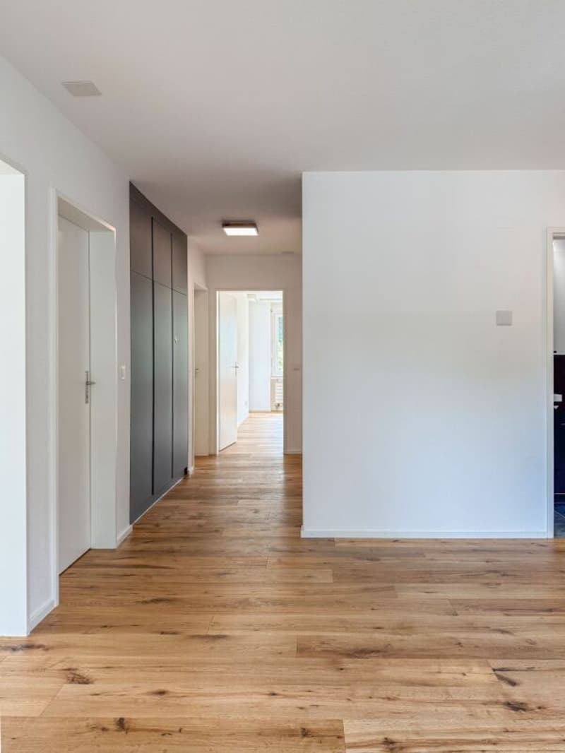 Nouveau confort de vie dans le vert - appartement de 4,5 pièces rénové avec vue lointaine (4)