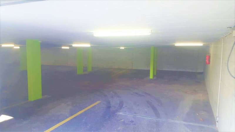 Parcheggio sotterraneo - Auto/Moto/Vecchio/Bus (4)