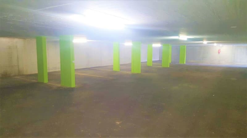 Parcheggio sotterraneo - Auto/Moto/Vecchio/Bus (3)