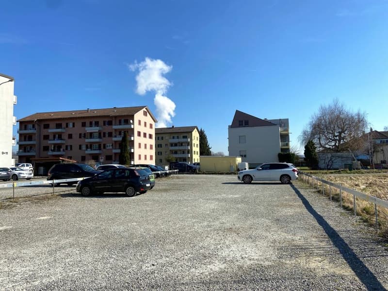 Outdoor parking spaces for rent. (2)