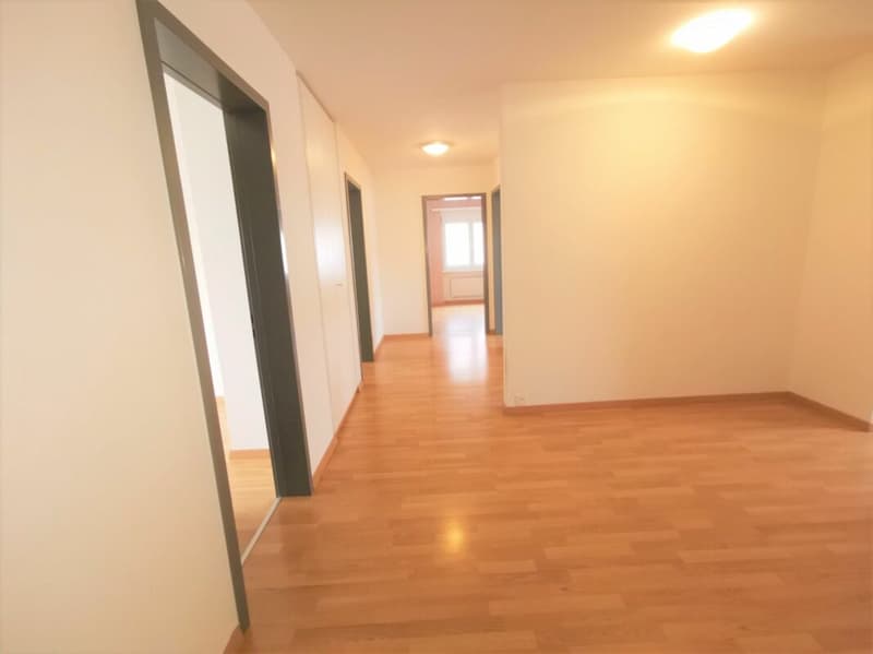 Appartement lumineux et spacieux de 3,5 pièces avec balcon n° 3 (2)
