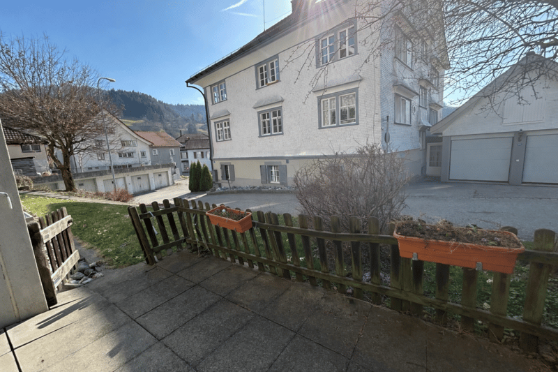 Appartement lumineux 1.5 pièces avec un siège dans le jardin (7)