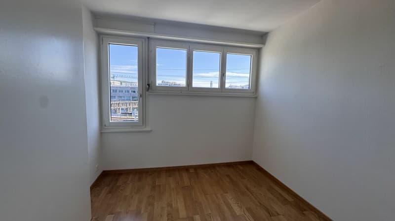 Bright and Spacious 5.5-Room Apartment (7)