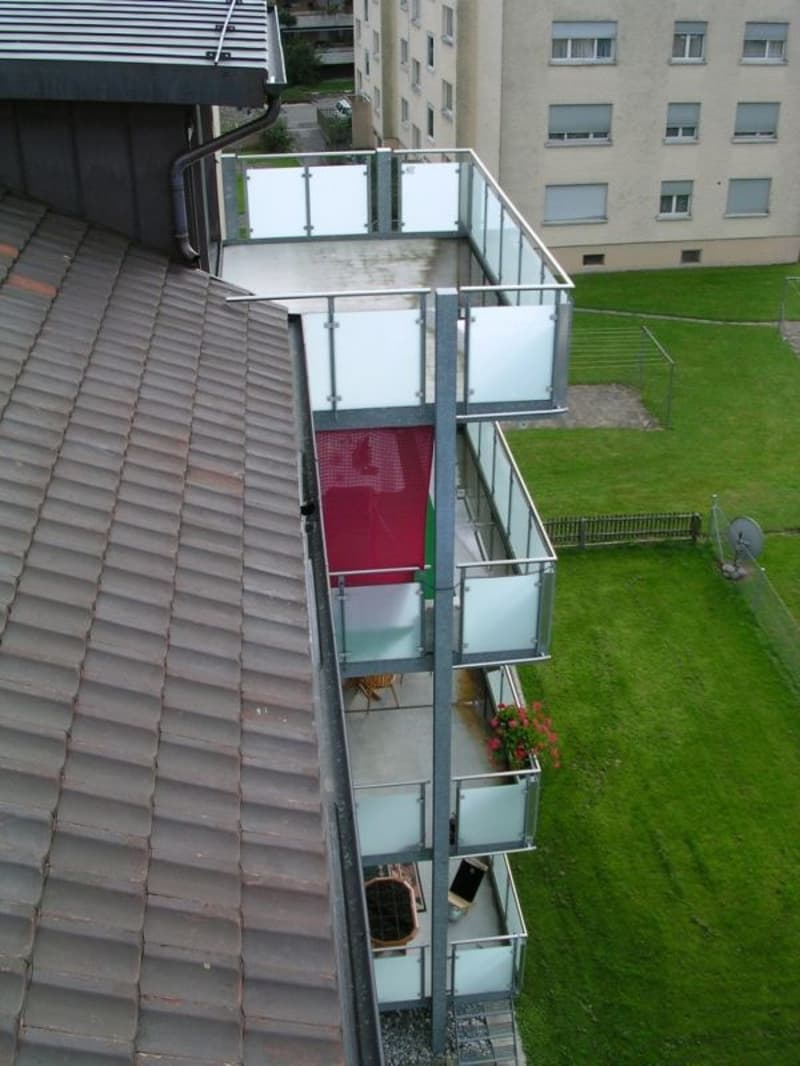 Attractive 2.5-room attic apartment with large balcony (10)