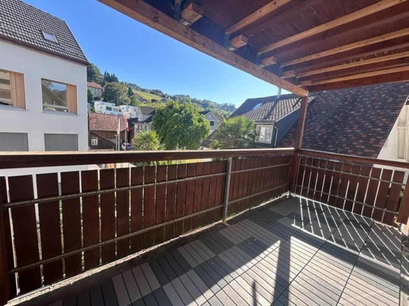 Helle und schöne 3.5 Zi-Whg. mit Balkon zu vermieten (6)