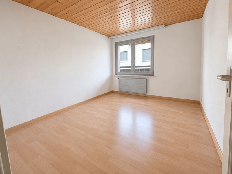 Helle und schöne 3.5 Zi-Whg. mit Balkon zu vermieten (5)