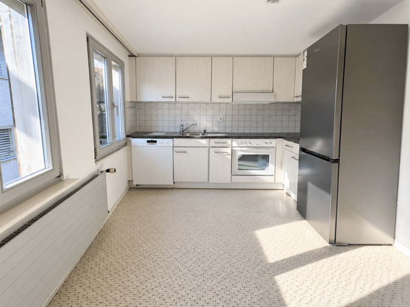 Helle und schöne 3.5 Zi-Whg. mit Balkon zu vermieten (3)